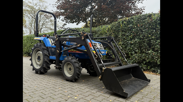 Iseki TU170 mit Frontlader ab 125€ pro Monat.